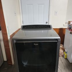 WHIRLPOOL STAINLESS STEEL ELECTRIC DRYER XL CAPACITY GOOD WORKING CONDITION DELIVERY AVAILABLE 