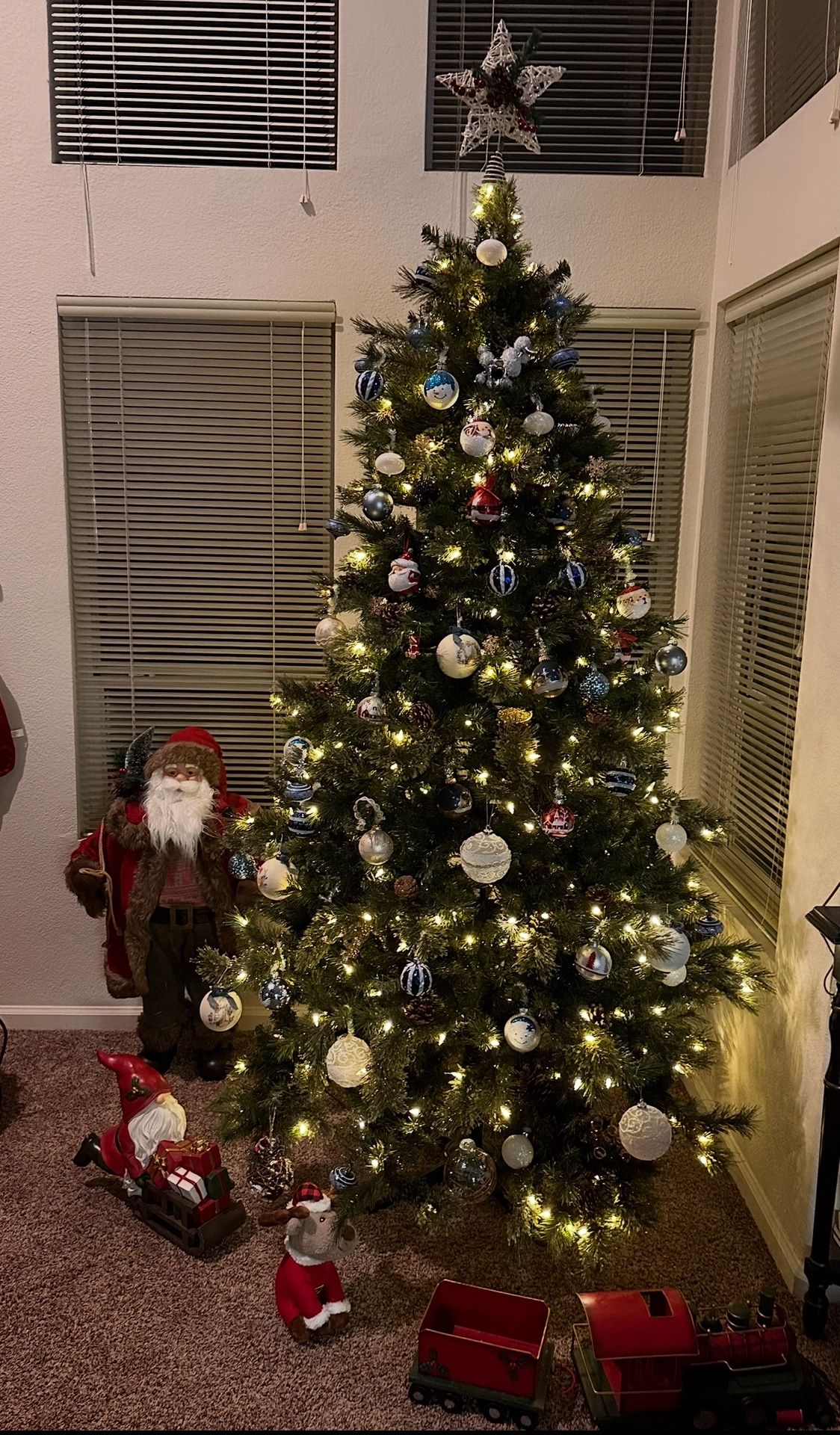 Artificial Christmas tree with built-in lights and a full set of ornaments. In great condition, perfect for the holidays