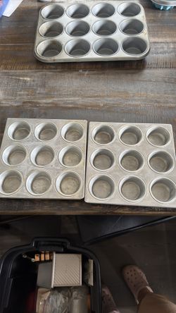muffin/cupcake baking pans