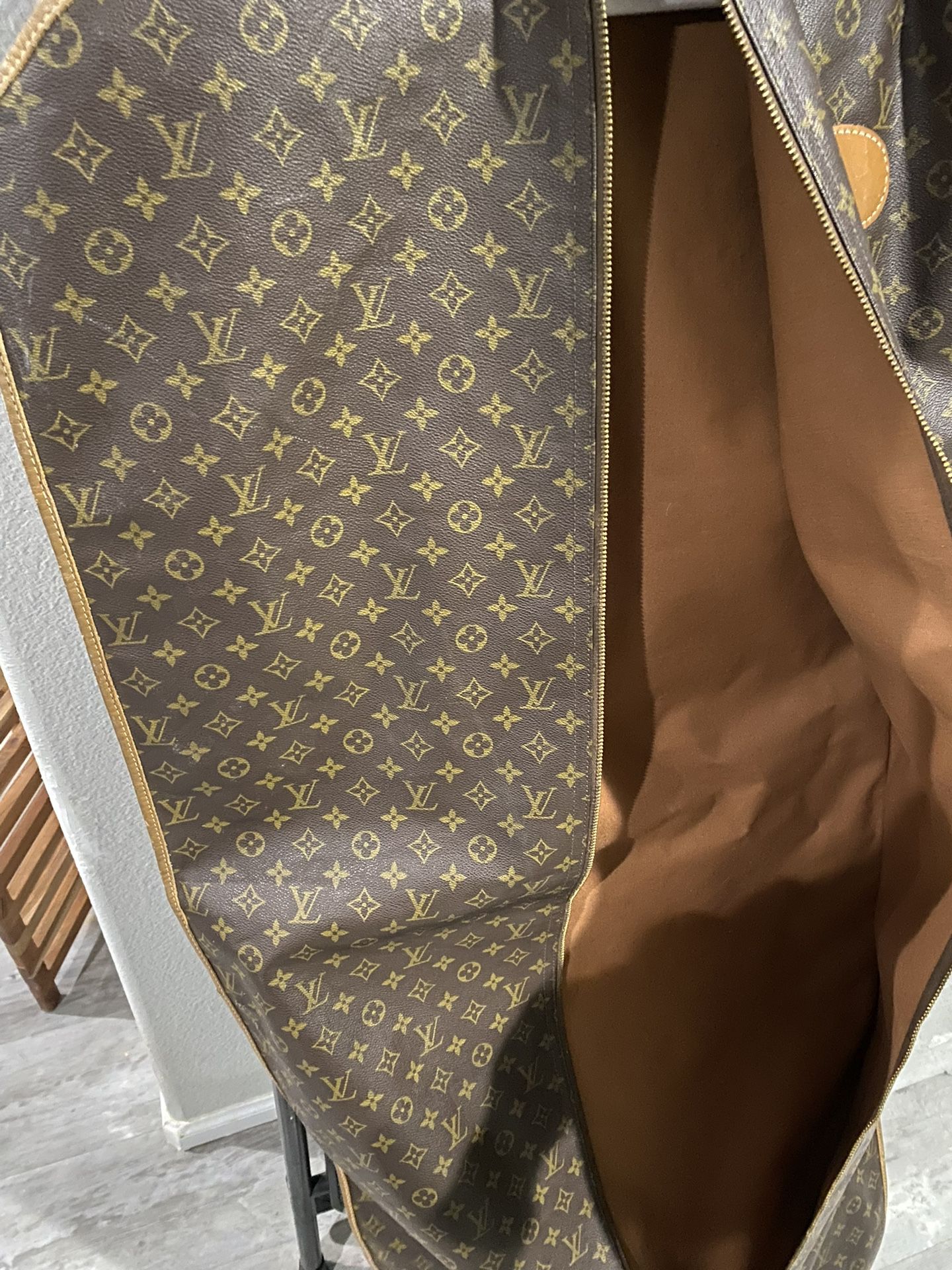 89 Louis Vuitton garment bag. Got it for $10 : r/ThriftStoreHauls