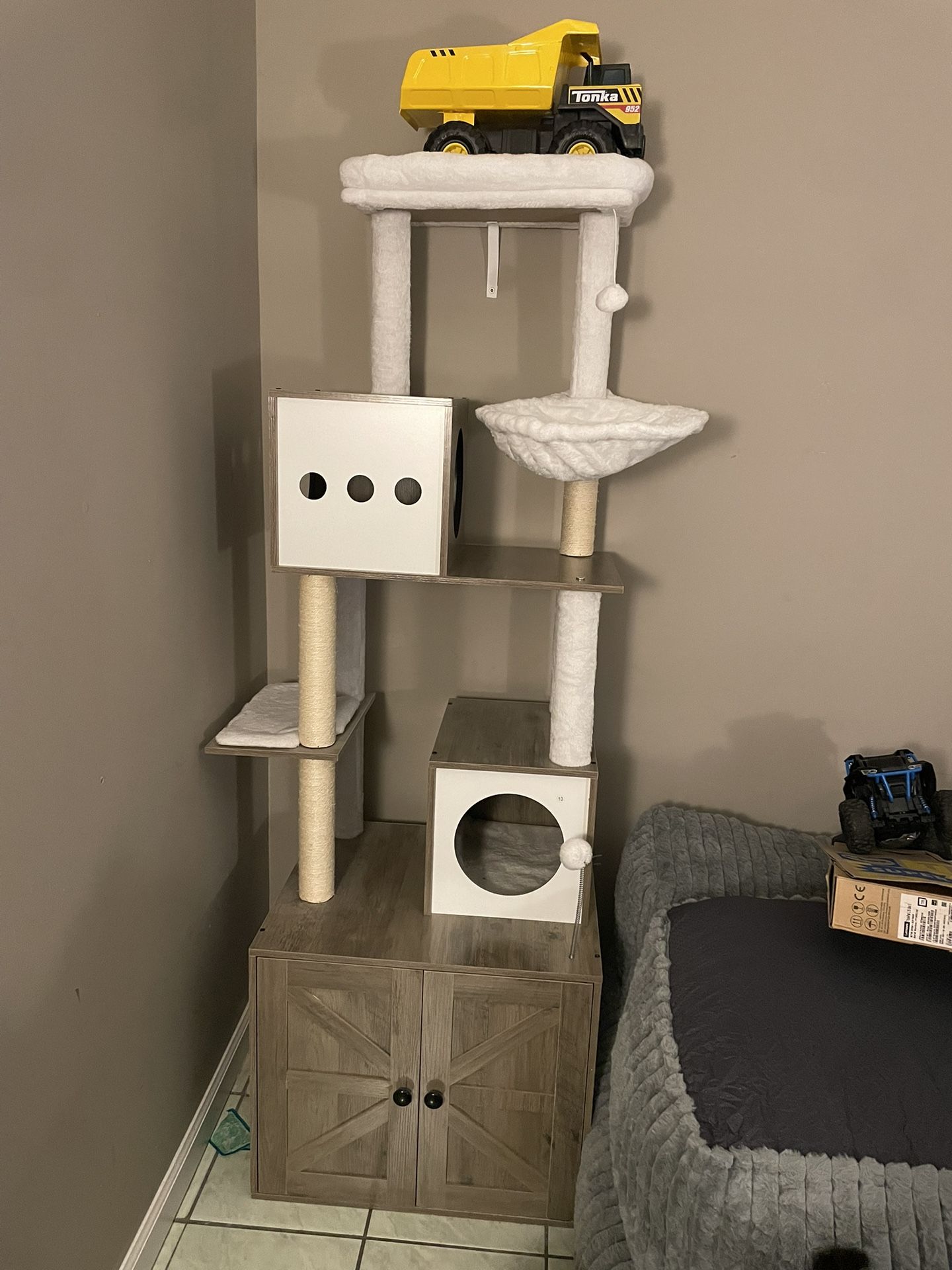 Cat Tree And Litter Box Base.  