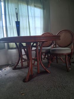 Kitchen table x4 chairs