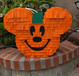 Glo's Custom Made Piñatas