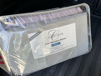 Queen size comforter (lavender)