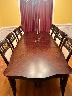 Dining room table w 8 chairs