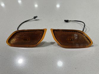 Mopar OEM Jeep Gladiator Mojave Edition Left And Right Side Marker Lamps Part Number can be seen in pictures.