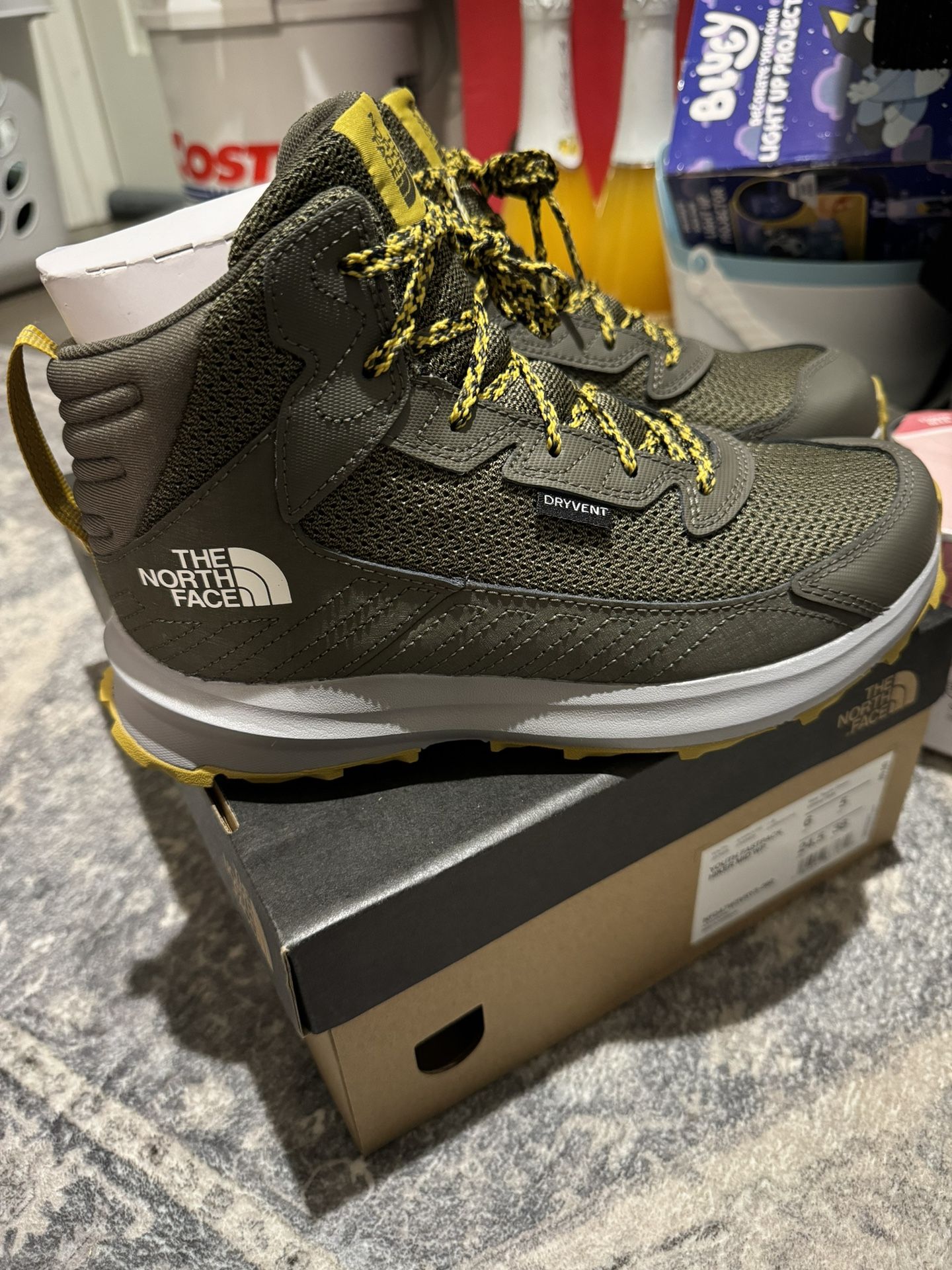 The North Face Youth Hiking Boots 6Y/7.5W 