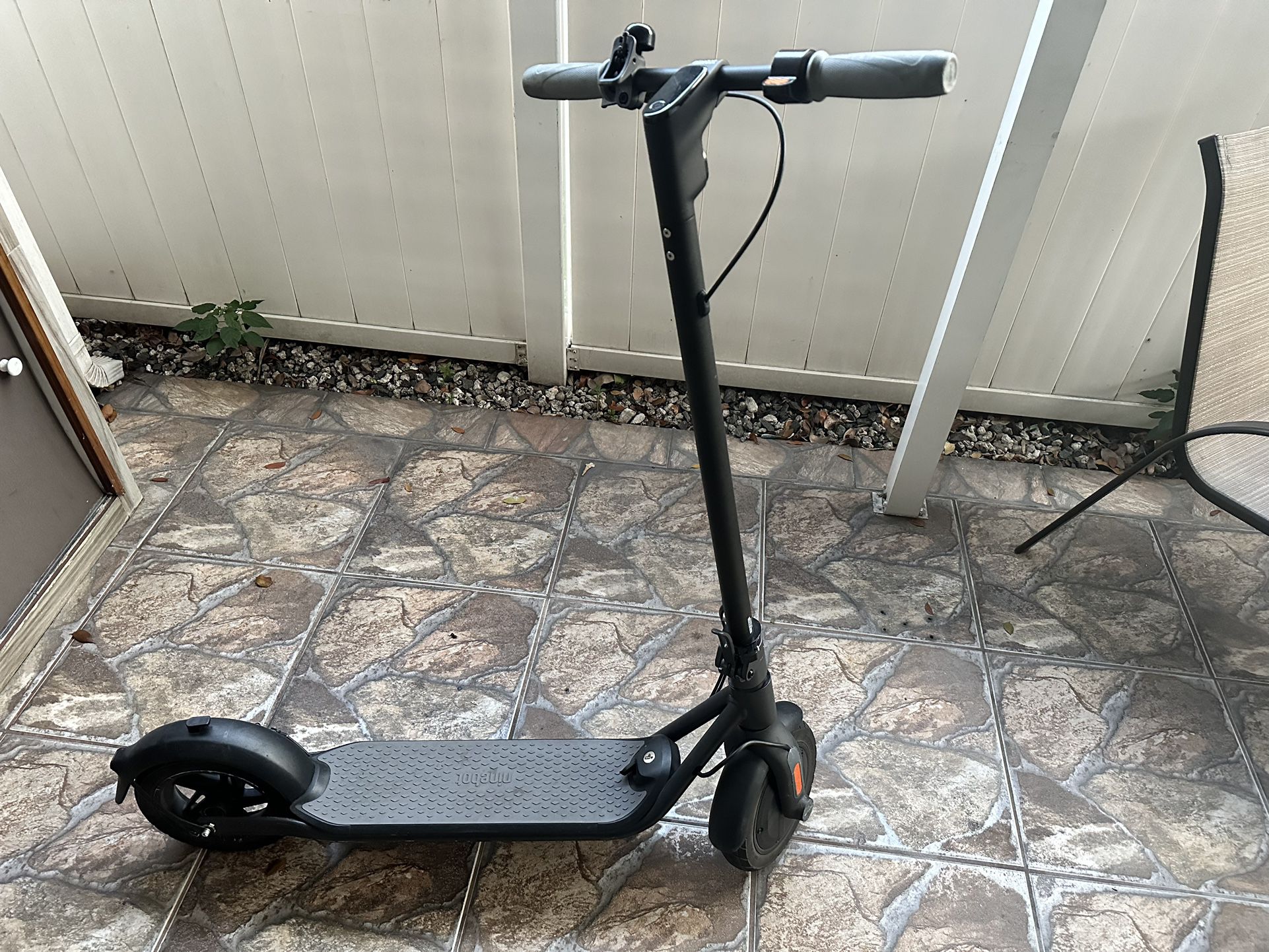 Gegway Ninebot F25 Electric Kick Scooter