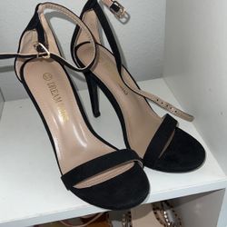 Dream Pair All Black Suede Heels