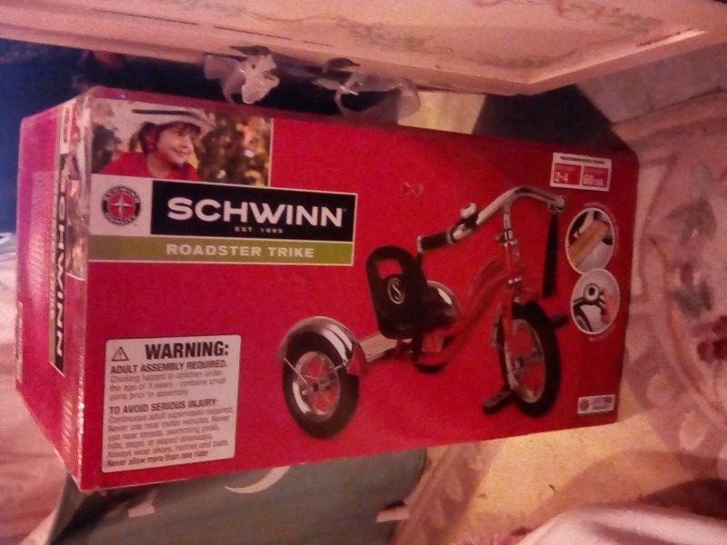 Schwinn Roadster Tricycle New In Box