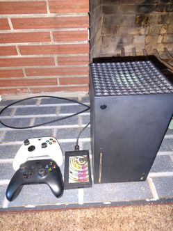 Xbox Series X 1 TB  with 2 controllers Seagate 2TB