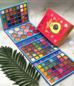 New 4/1 eyeshadow palette great picmentation
