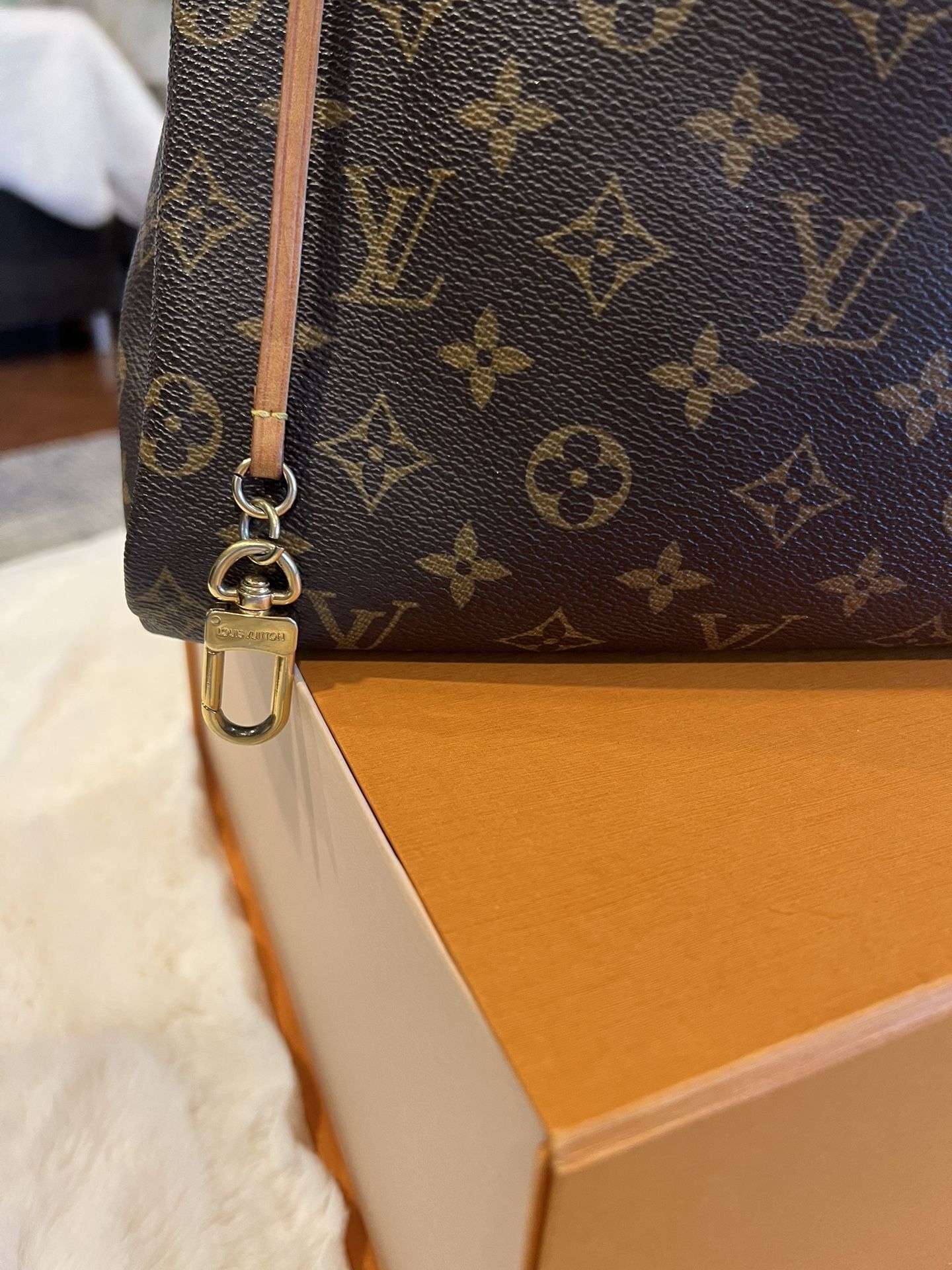 Louis Vuitton Purse & Wallet for Sale in West Sacramento, CA - OfferUp