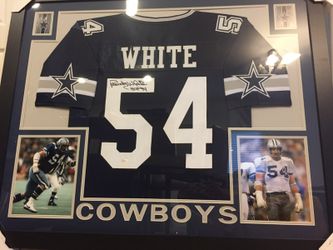 Dallas Cowboys Randy White (HOF) signed Jersey in display