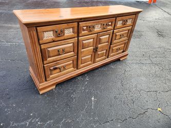 🌿 Timeless Beauty. Rustic Charm. Solid Wood. Endless Possibilities! 🌿