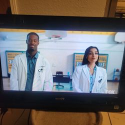 20 Inch Tv With Antenna Wall (Mount Only)