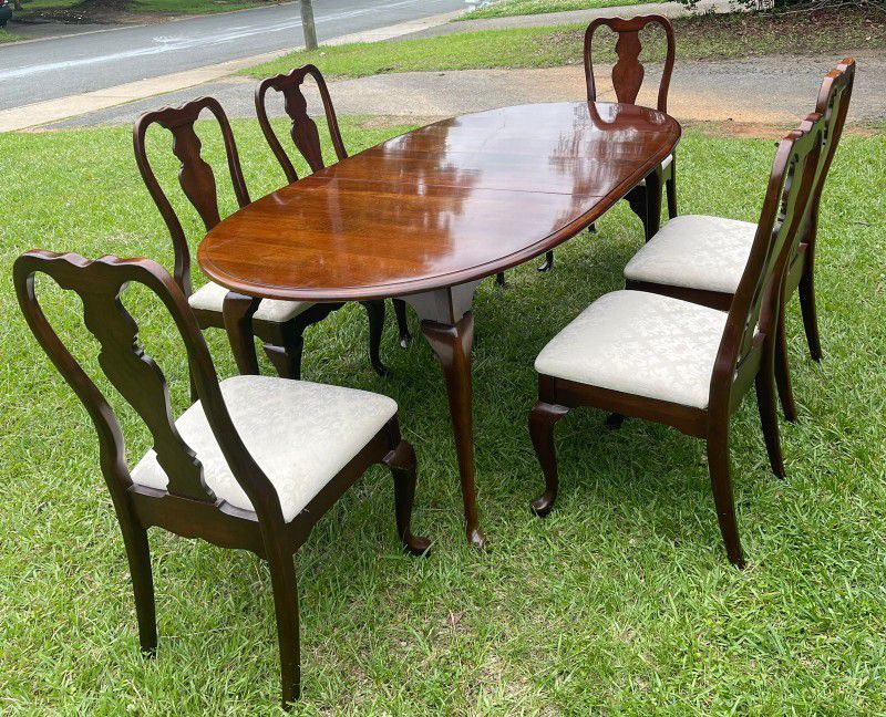 Cherry Queen Anne Style Dining Table And 6 Chairs 