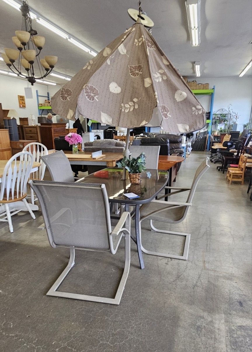 Outdoor Dining Set With Umbrella And 4 Chairs