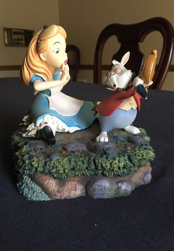 Disney Alice in Wonderland White Rabbit pinbox statue. MARKRITA hidden box