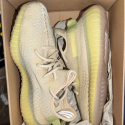 Yeezy Size 6 Men Brand New 