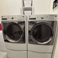 Kenmore Elite washer and dryer with matching pedestals