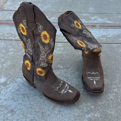 Girls Cowboy Boots (Size 6)