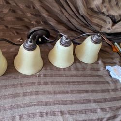 Luces Para Baño Buenas Condiciones $20.00 