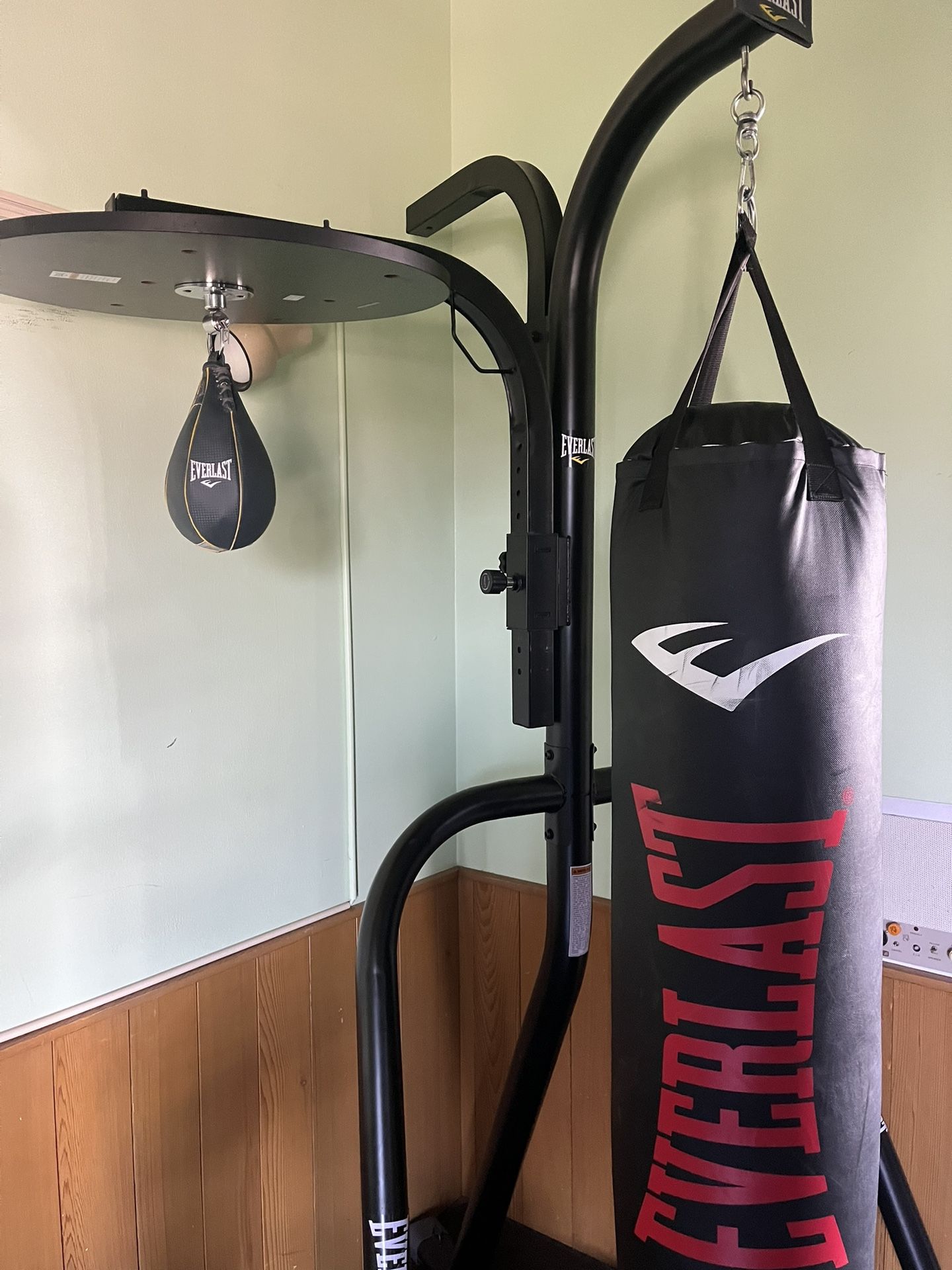 100 LB Heavy Bag with stand and Speed Bag Holder 