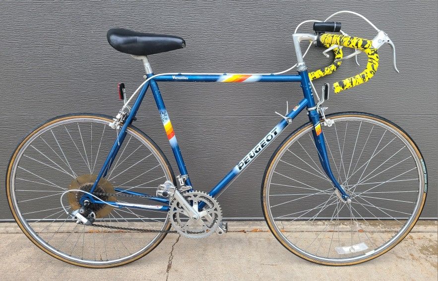 Vintage Pugeot Versailles bike bicycle 12 speed
HLE frame. Great shape, very light and fast. French, made in France. Very hard to find this particular