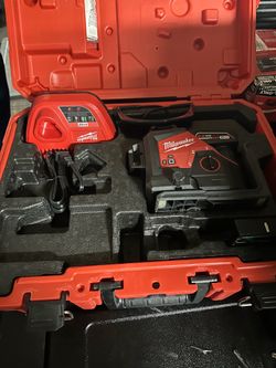 M12 12-Volt Lithium-Ion Cordless Green 250 ft. 3-Plane Laser Level Kit with One 4.0 Ah Battery, Charger and Case