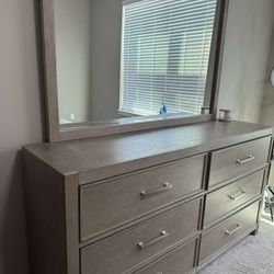 6 drawer With Mirror 