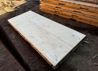 80”x40” Pallets With A Plywood Top Ply Wood Heavy Duty