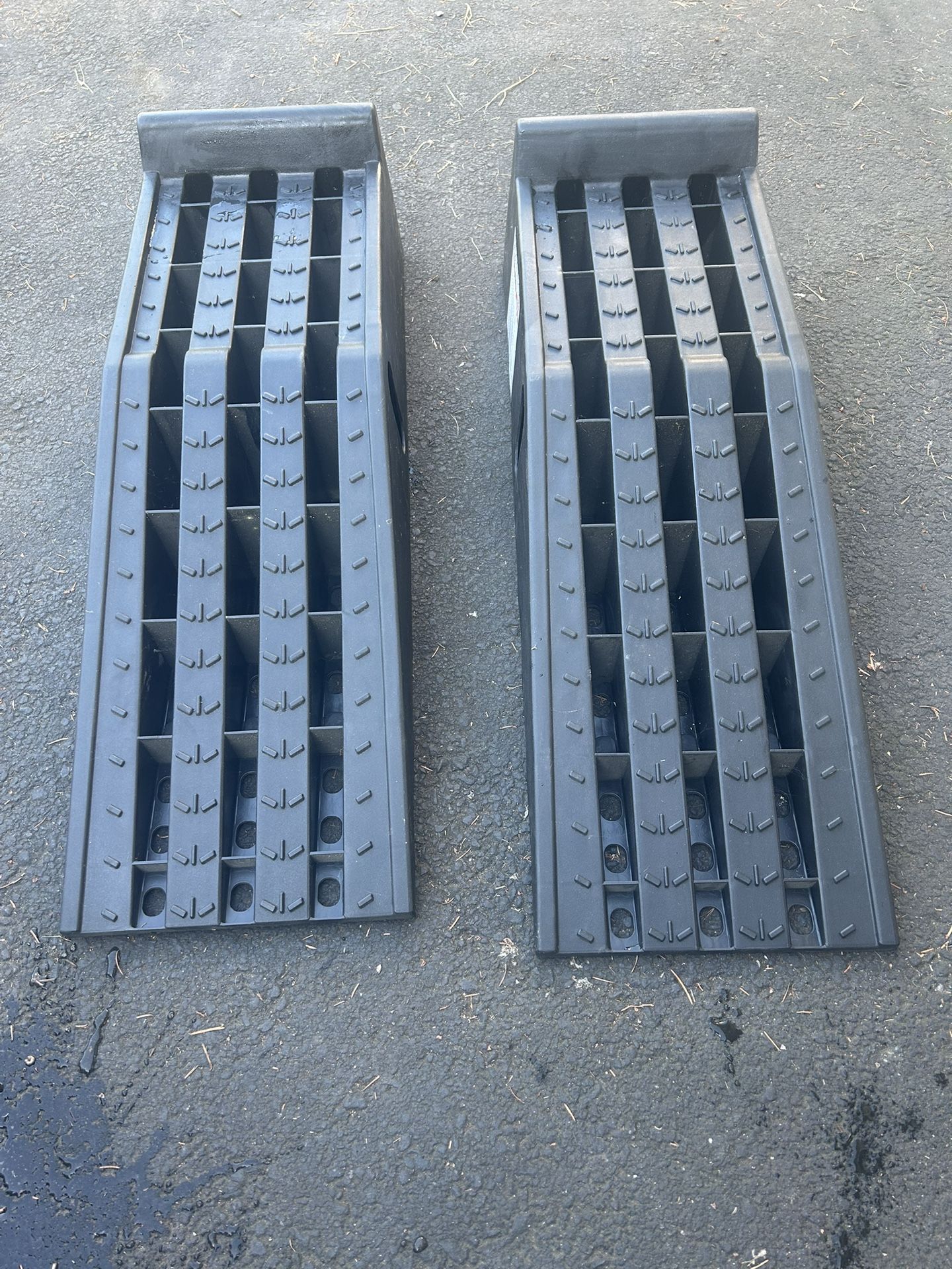 Pittsburgh 6,500 lb Capacity Portable Ramp