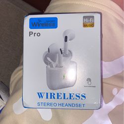 Wireless Ear Buds And Ps5 Charger Set