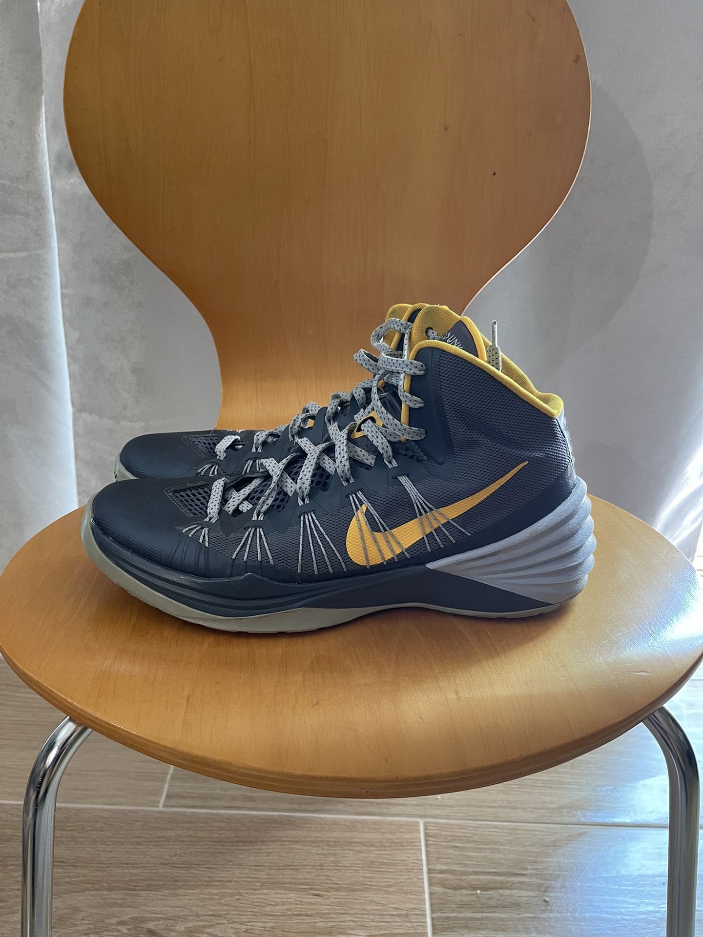 Nike Basketball Shoes Size 10.5