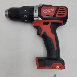  2 Milwaukee, 18 V  Hammer Drills ( Set Of 2 ) )