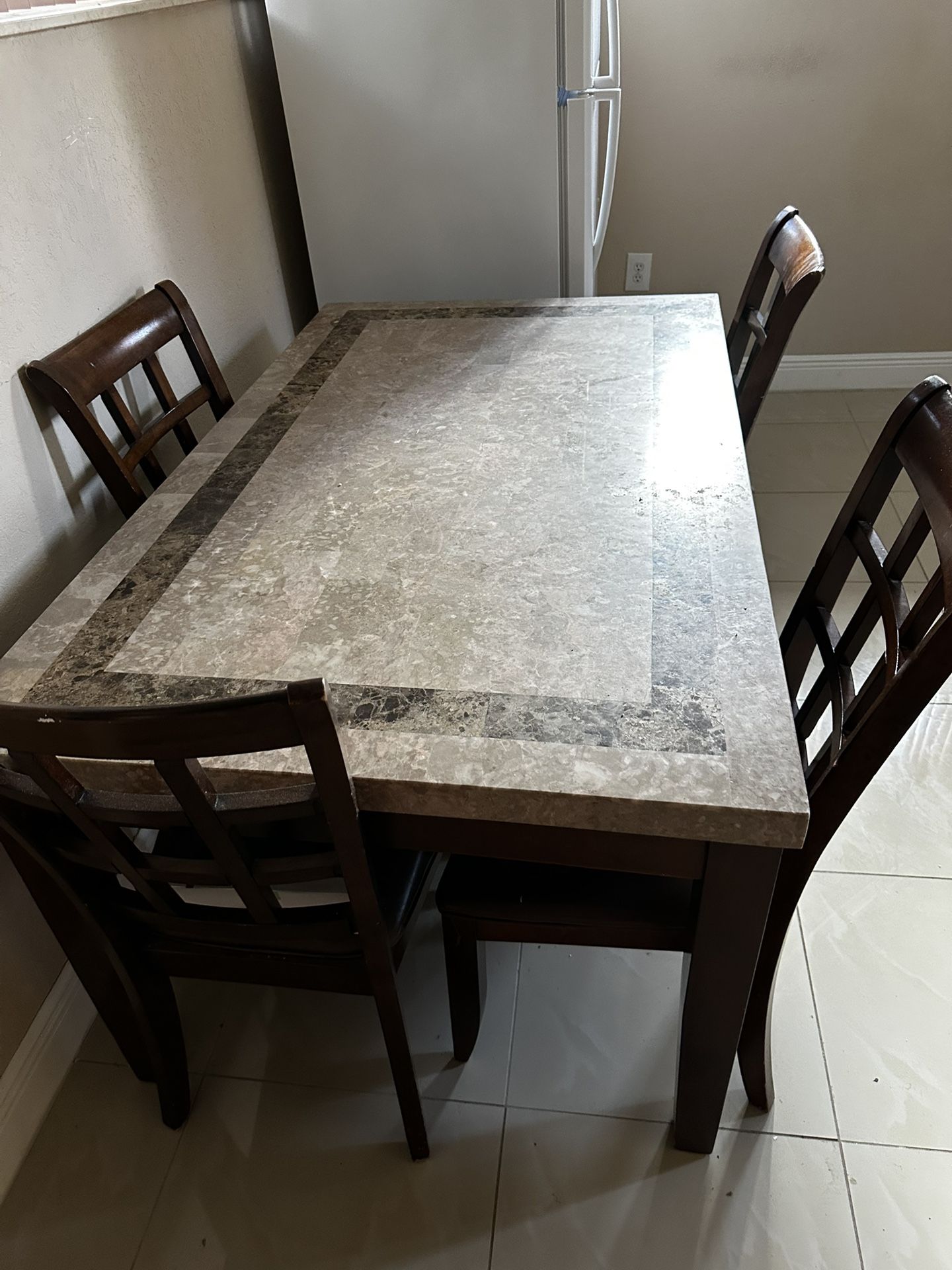Dinning Table 