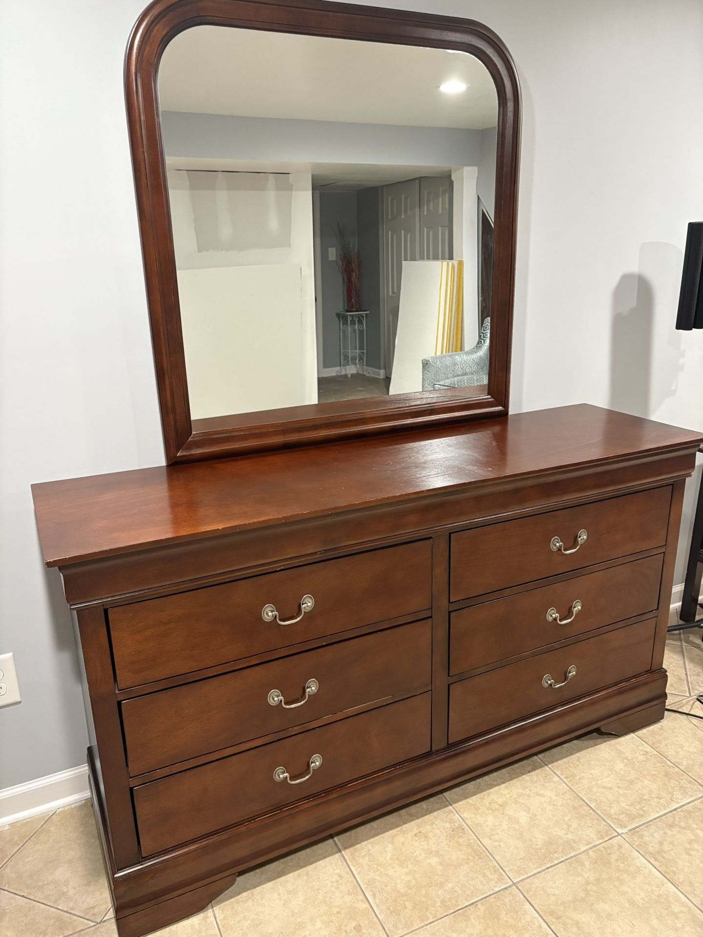 Dresser w/Mirror