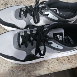 Mens Nikes Size 12