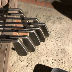 Taylor Made TI Bubble 2 Iron Men