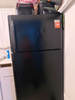 Frigidaire Black Top-Freezer Refrigerator