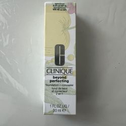 CLINIQUE beyond perfecting foundation + concealer fond de teint et correcteur 2 en 1