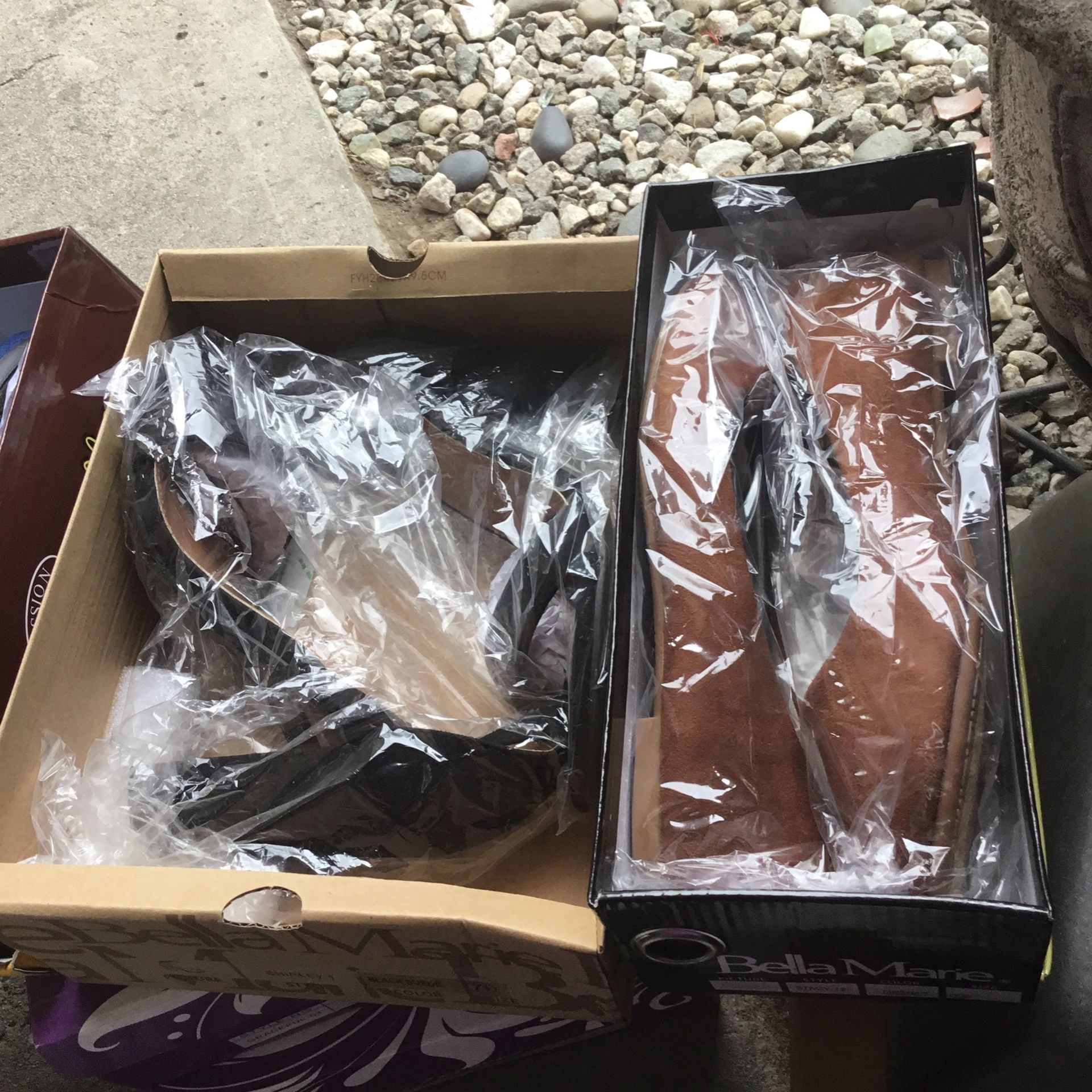 Botas Y Zapatos Nuevos. $28 Each
