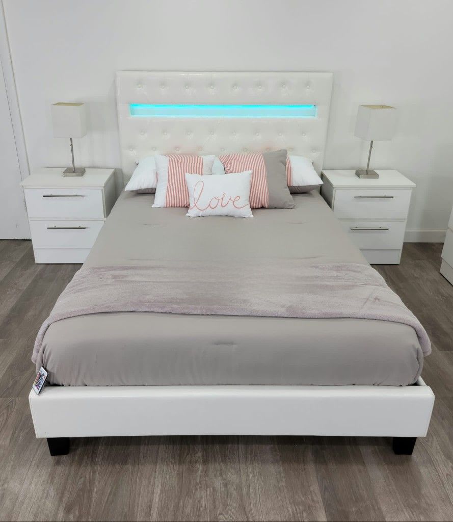 WHITE BEDROOM SET 