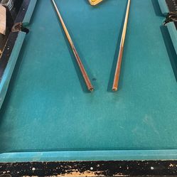 Pool table slate older style comes with mirror holder 8 pool sticks/balls