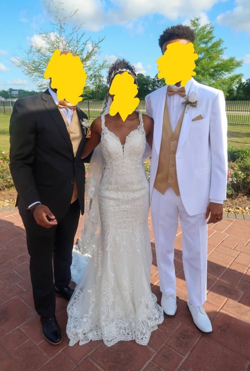 Abby Paris Wedding Dress (Size 6)