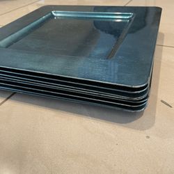 SET OF 4 BLUE PLASTIC PLATES PICK UP TODAY