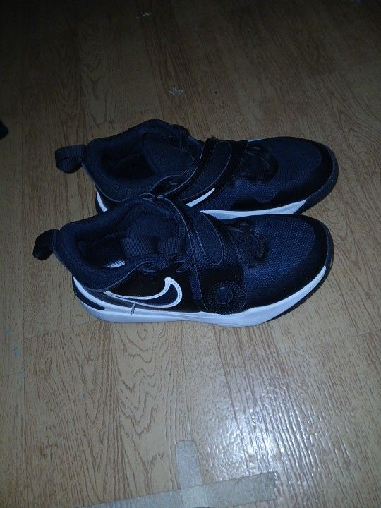 Nike Kids Size 1 Y