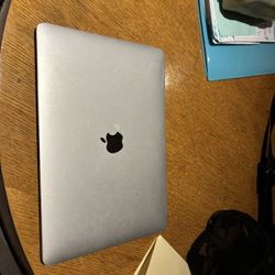 MacBook Air 16in