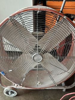 Warehouse style fan 